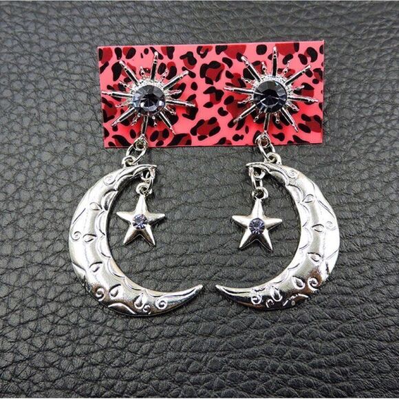 💞 Betsey Johnson New celestial sparkling dangle earrings 💞